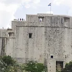 Lovrijenac 3*