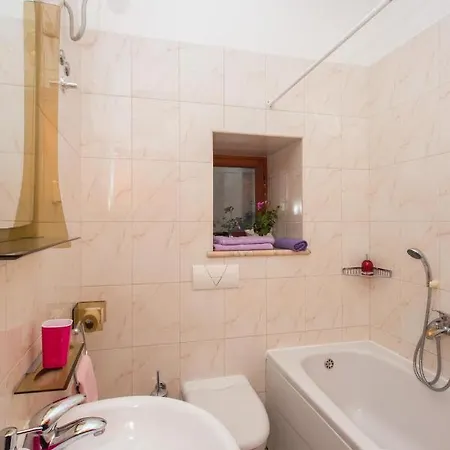 Lovrijenac Pensión 3*