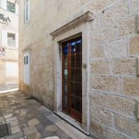 Lovrijenac Guest house 3*