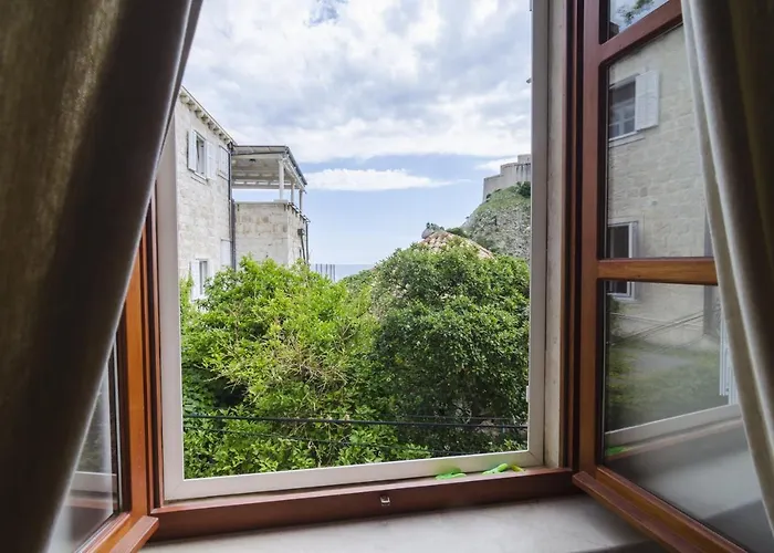 Gostinjska kuća Lovrijenac 3*