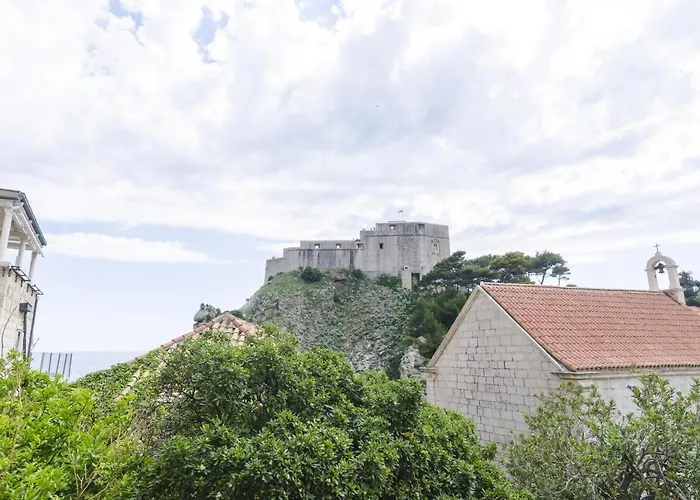 Gostinjska kuća Lovrijenac 3*