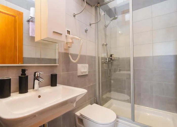 Gostinjska kuća Lovrijenac 3*