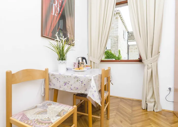 Gostinjska kuća Lovrijenac 3*