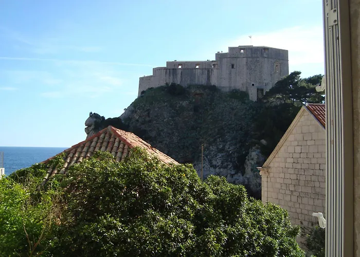 Gostinjska kuća Lovrijenac 3*